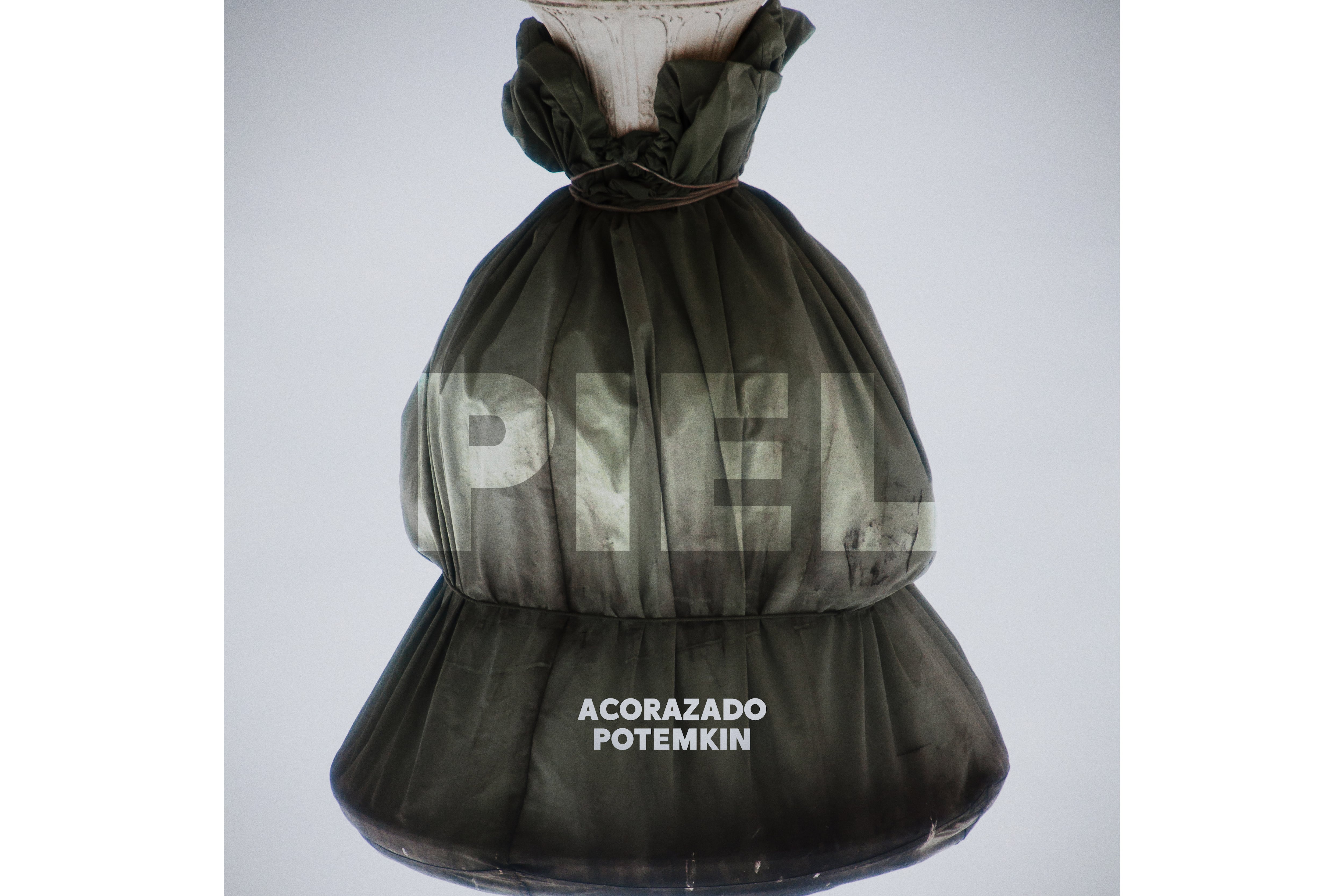 El arte de tapa fue realizado por Sebastián Santana. 