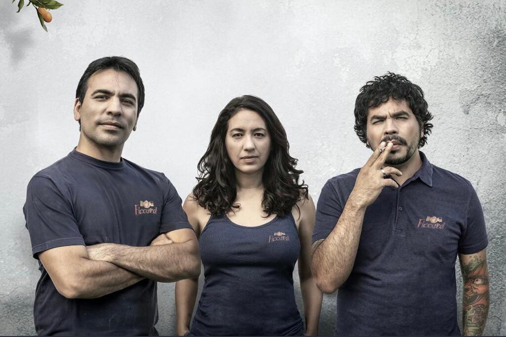 Lorena Vega junto a sus hermanos Federico y Sergio.