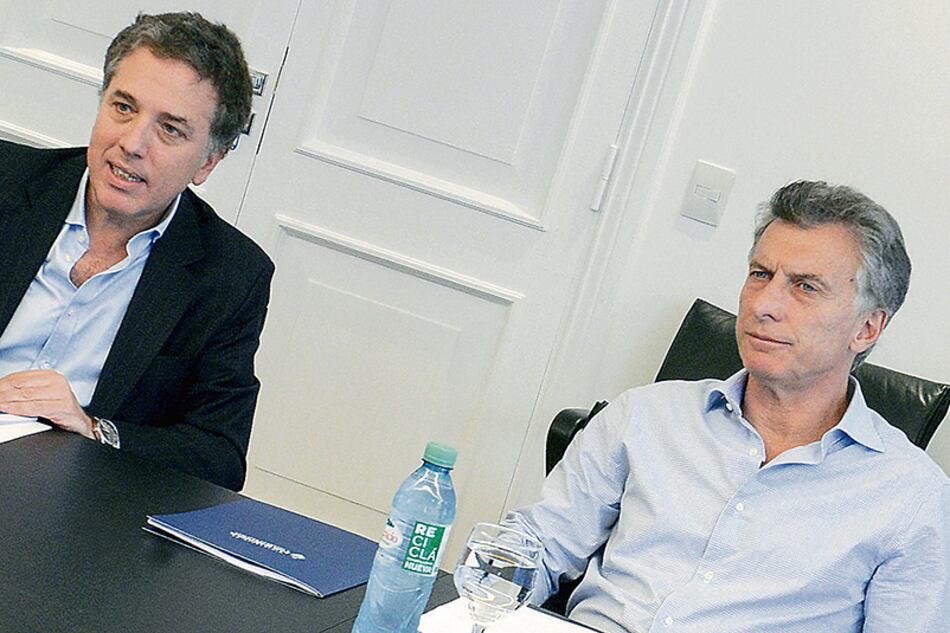 El presidente Mauricio Macri y su ministro de Hacienda Nicolás Dujovne.