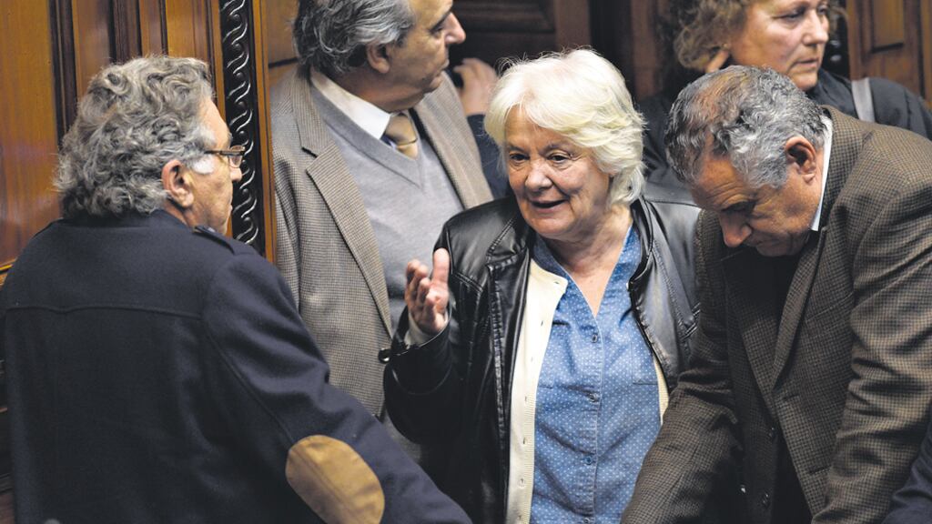 “El país es lo más importante y no tiene que tener sobresaltos”, sostuvo Lucía Topolansky.