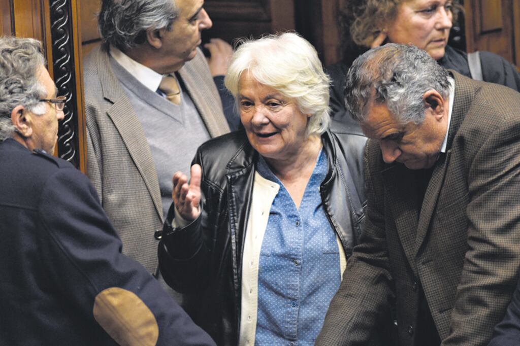 “El país es lo más importante y no tiene que tener sobresaltos”, sostuvo Lucía Topolansky.