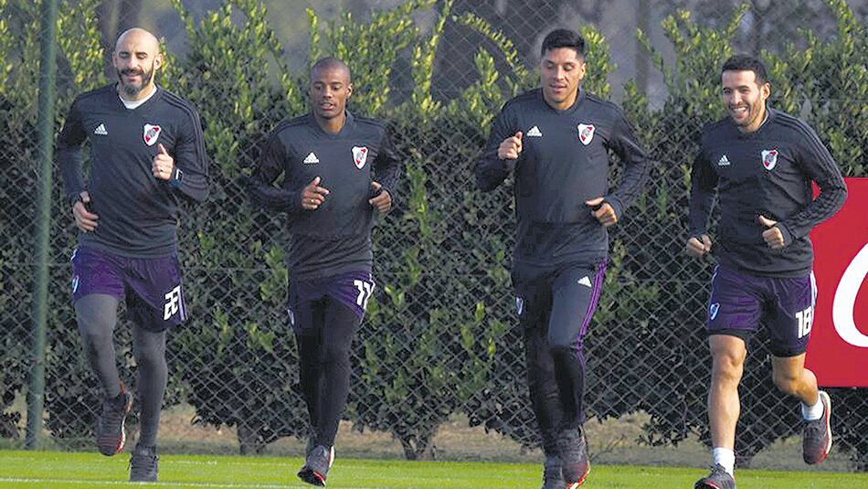 Los jugadores de River se entrenaron ayer en Ezeiza.