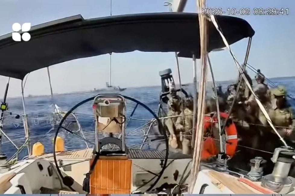 Marienos israelíes abordan el "Marianette".