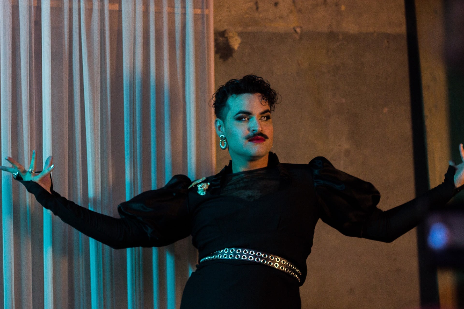 El festival Distópico tendrá conducción de Michelle Lacroix y shows desde casa de Fifí Tango, Bife, Susi Pireli y Max Vanns.