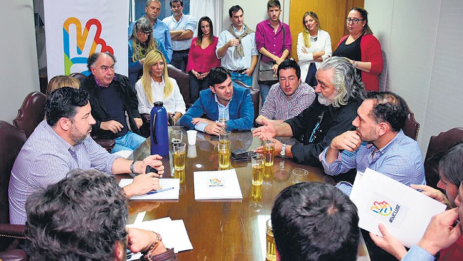 El encuentro de presentación estuvo encabezado por Gustavo Menéndez y por Francisco Echarren.