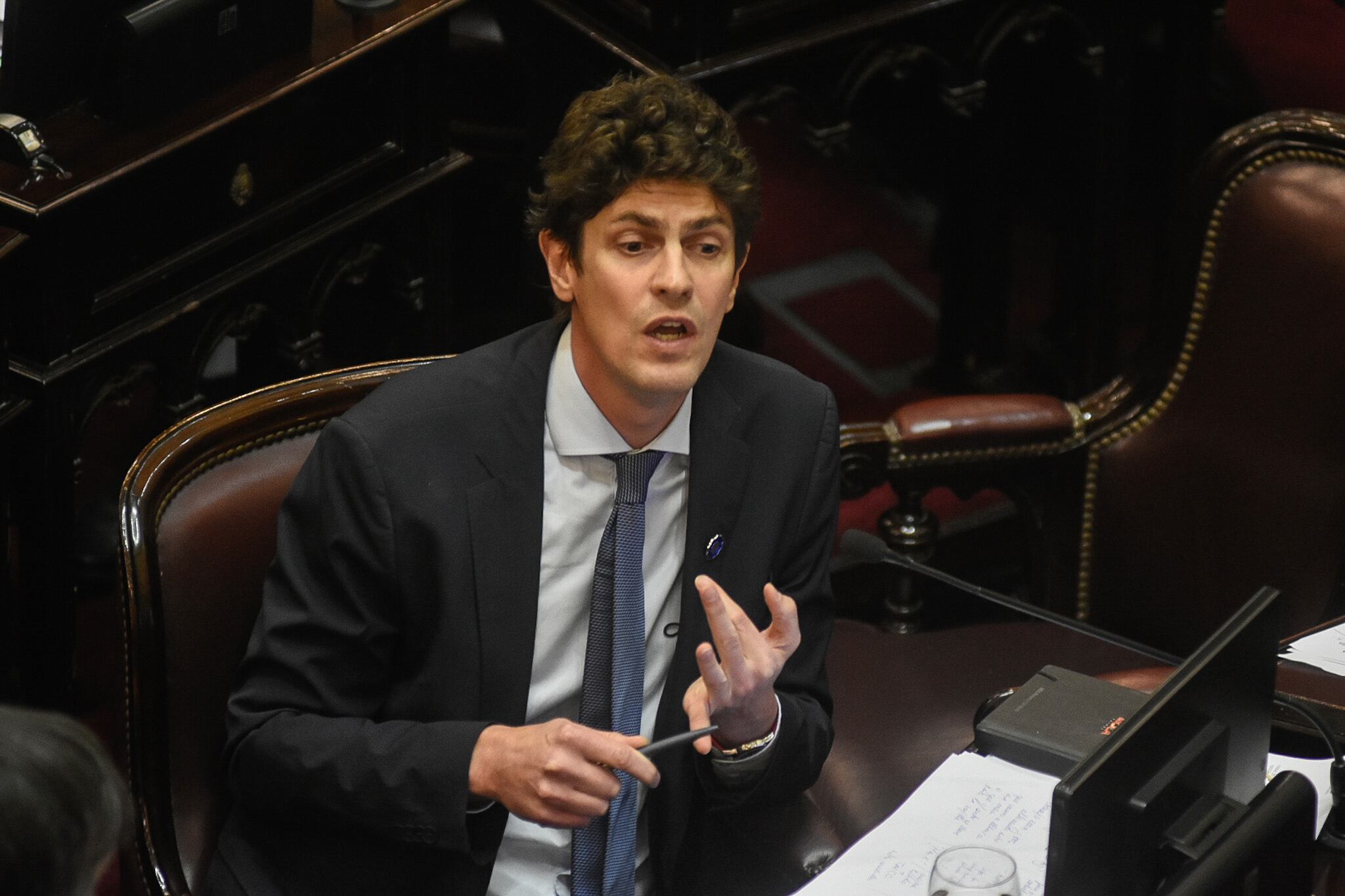 Martín Lousteau era uno de los pocos de la oposición que quería frenar la sesión.