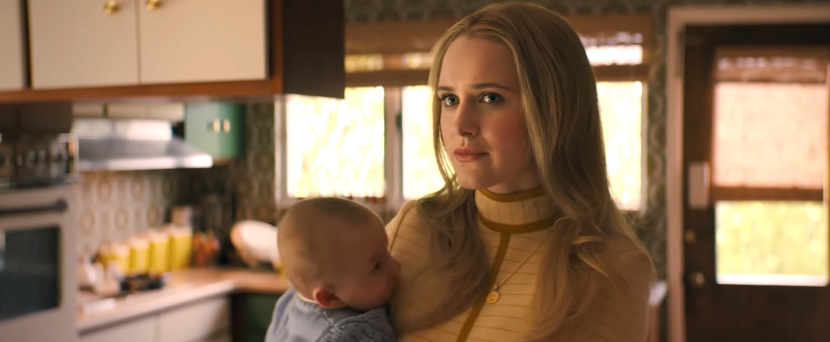 En "I’m Your Woman", Rachel Bosnahan está excelente en el rol de una joven esposa sometida por su marido.