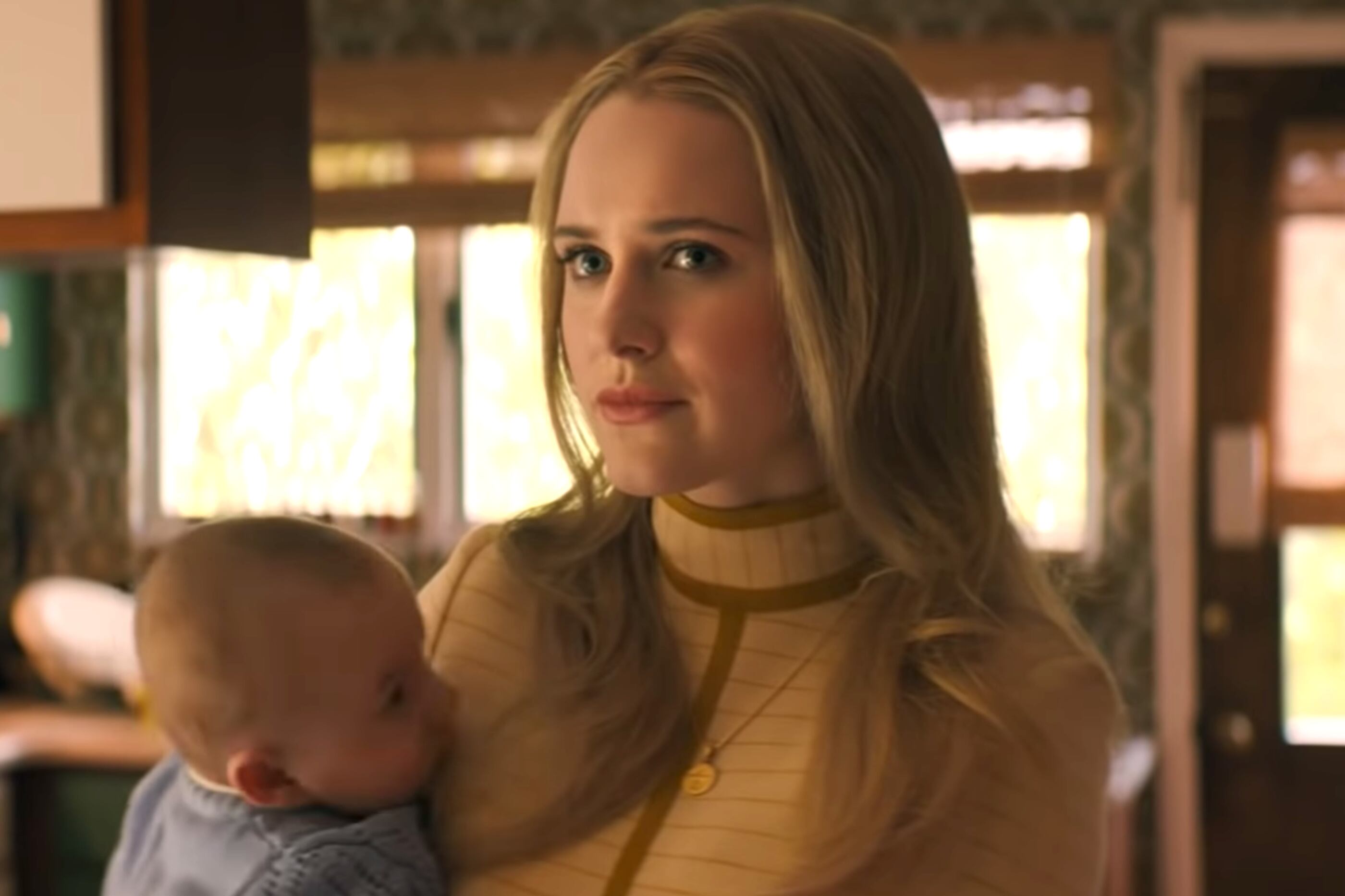 En "I’m Your Woman", Rachel Bosnahan está excelente en el rol de una joven esposa sometida por su marido.