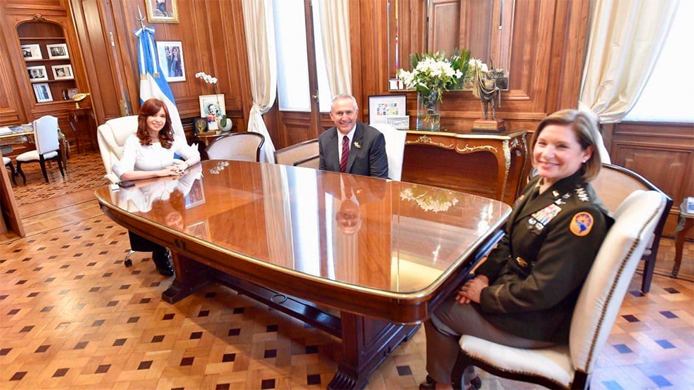 La jefa del Comando Sur de Estados Unidos, quien visita esta semana el país como parte de una gira regional, tiene prevista reuniones con otros funcionarios del Gobierno nacional.