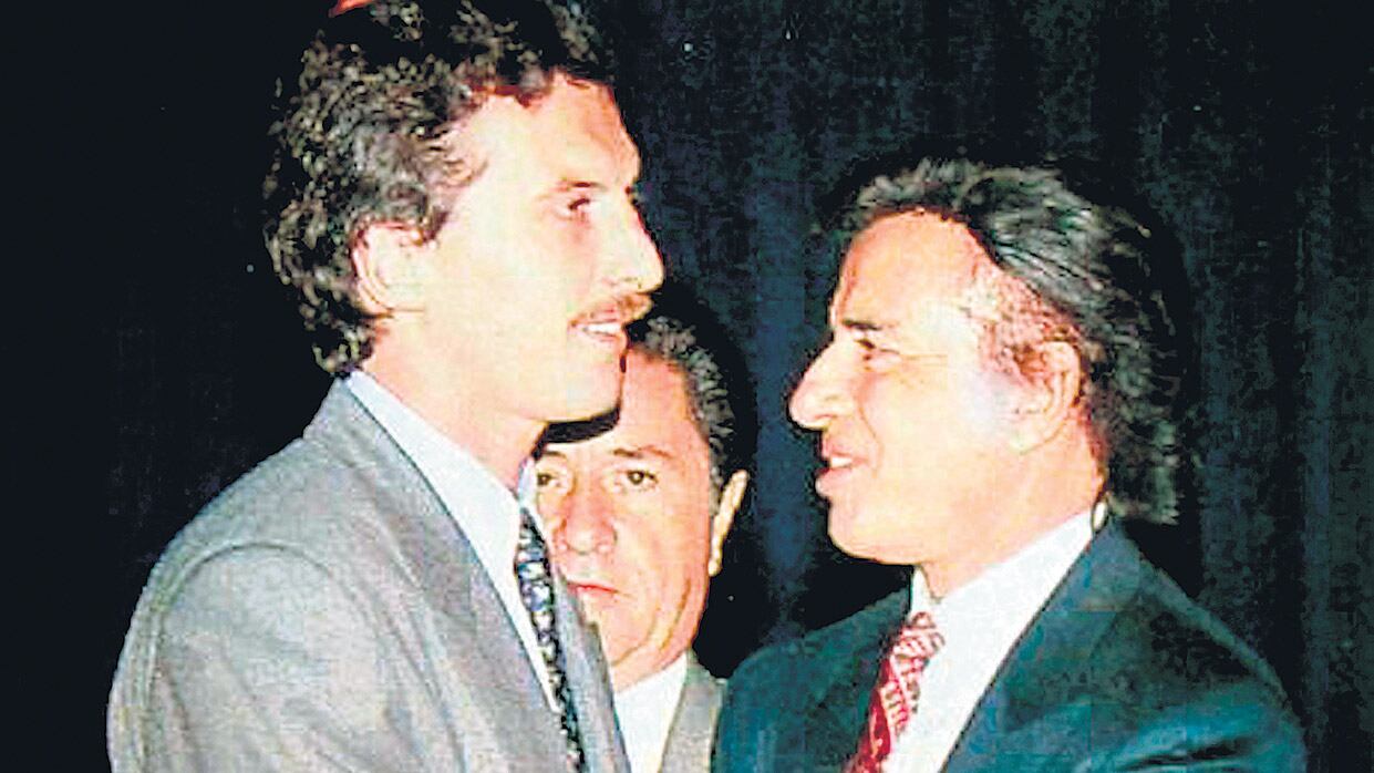 Mauricio Macri y Carlos Menem en la época en la que se dictó el decreto en el que se inspiró la gestión PRO.