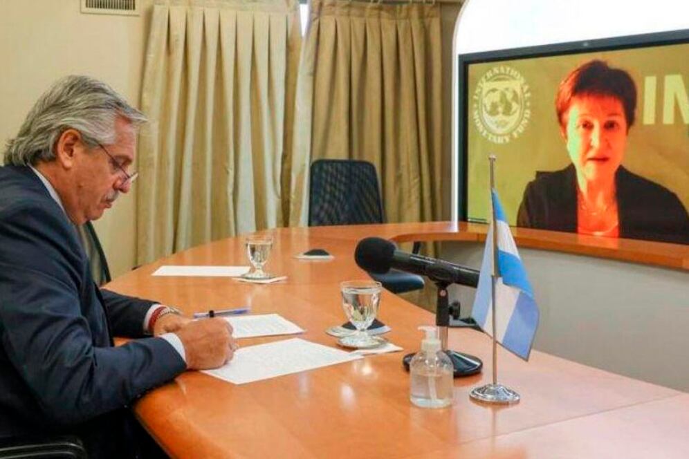 “Nuestros equipos están plenamente comprometidos a seguir trabajando hacia un programa del FMI”, aseguró Georgieva a través de su cuenta de Twitter.