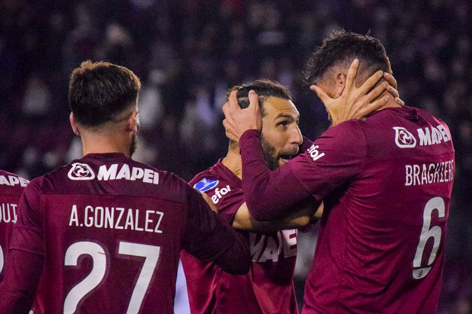 Cosa de Diegos. Valeri mandó el centro y Braghieri puso la cabeza para el gol del triunfo