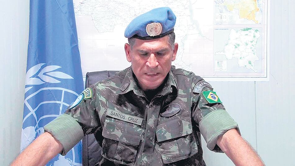 Dos Santos Cruz dirigió misiones de paz de las Naciones Unidas en Haití y en el Congo.