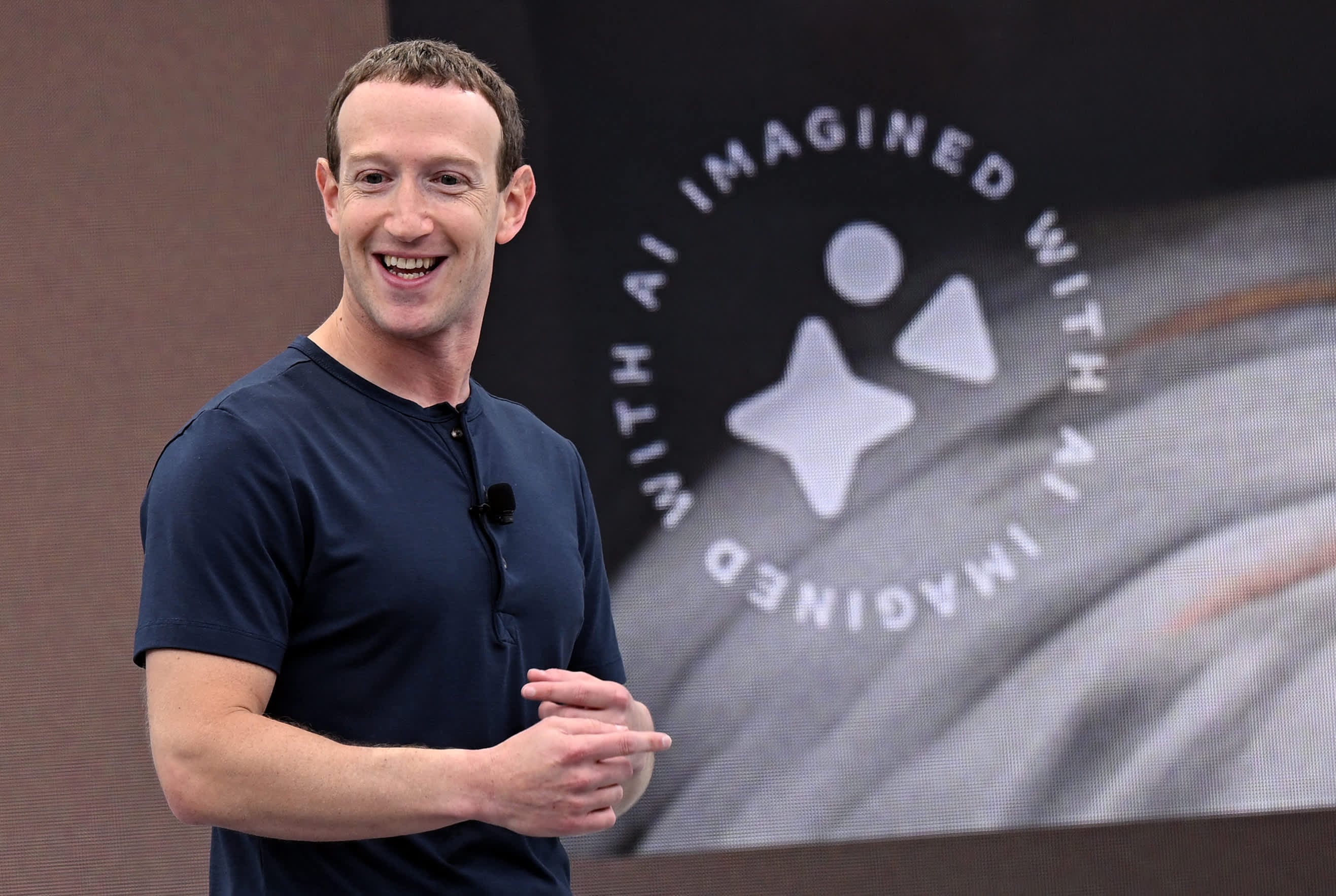 Mark Zuckerberg no quiso quedarse atras de ChatGPT.