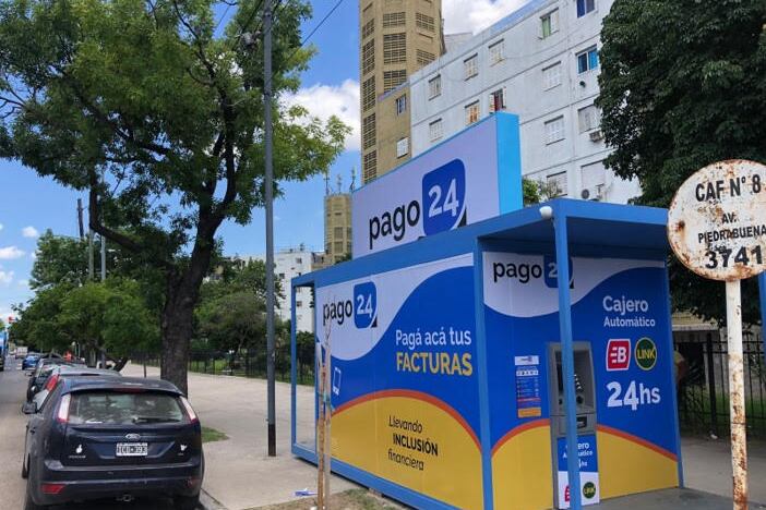 Los cajeros automáticos ubicados en barrios populares registran un mayor uso y montos de extracción más elevados que en otros barrios.