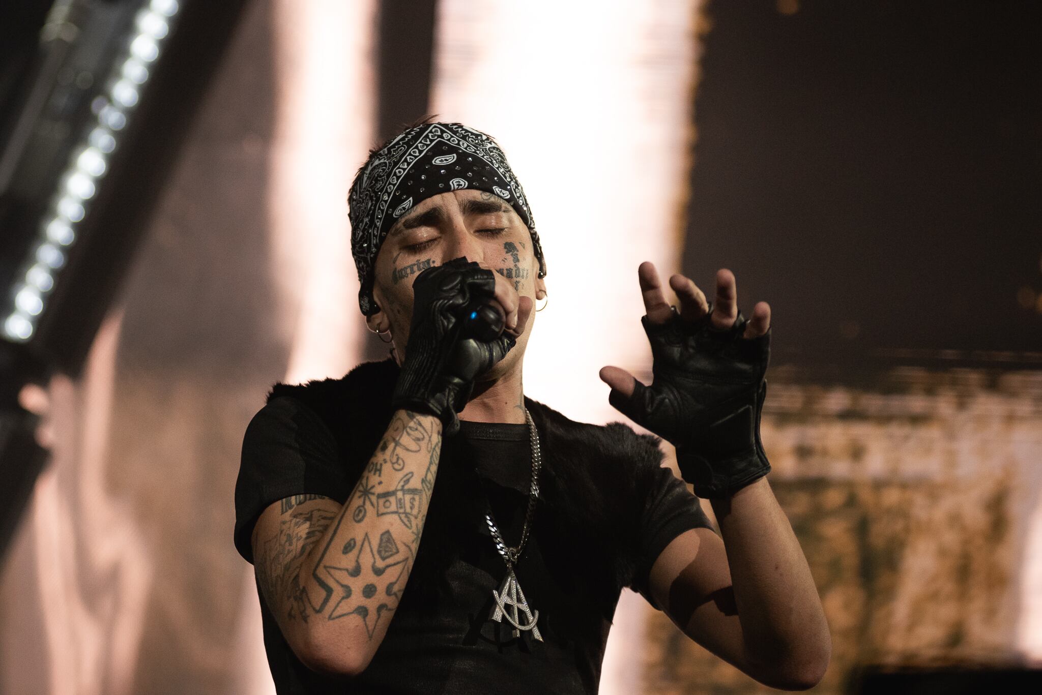 Nada define mejor al trap argentino que Neo Pistea: su forma de tomar por asalto el escenario, su voz camaleónica, su flash, su concepto, sus recursos.