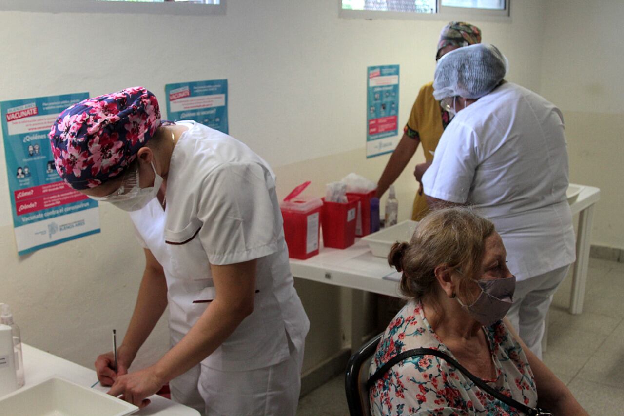 Los vacunados con dos dosis son algo más de 350 mil personas. 