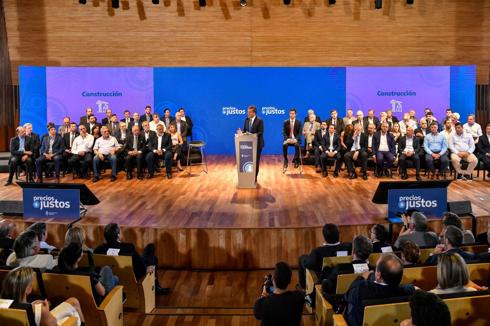 La imágen del acto de anuncios en el CCK