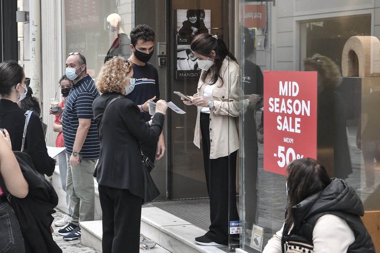 En Grecia, el pasaporte sanitario es obligatorio tanto para lugares cerrados, como para bares y restaurantes al aire libre.