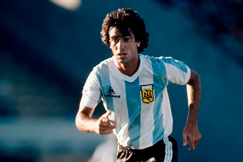 Olguín luciendo la camiseta de la Selección Argentina