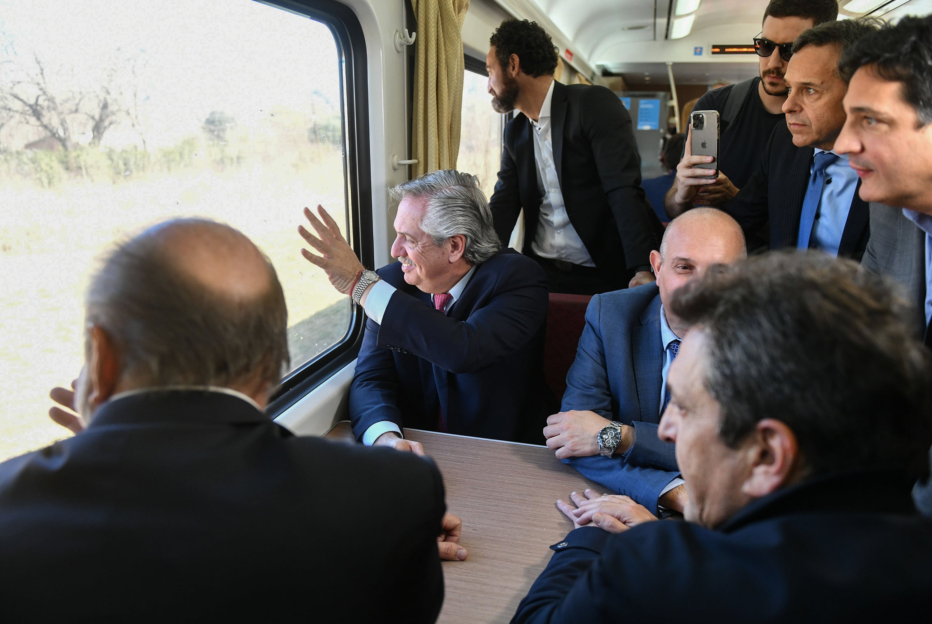 Alberto Fernández, Alexis Guerrera, Omar Perotti y Sergio Massa en el tren a Cañada de Gómez.