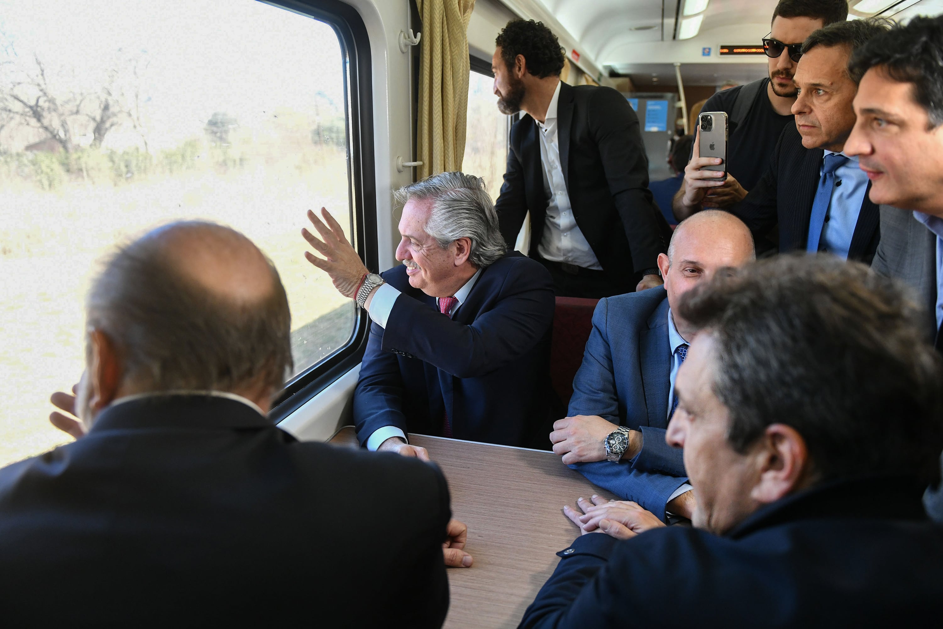 Alberto Fernández, Alexis Guerrera, Omar Perotti y Sergio Massa en el tren a Cañada de Gómez.