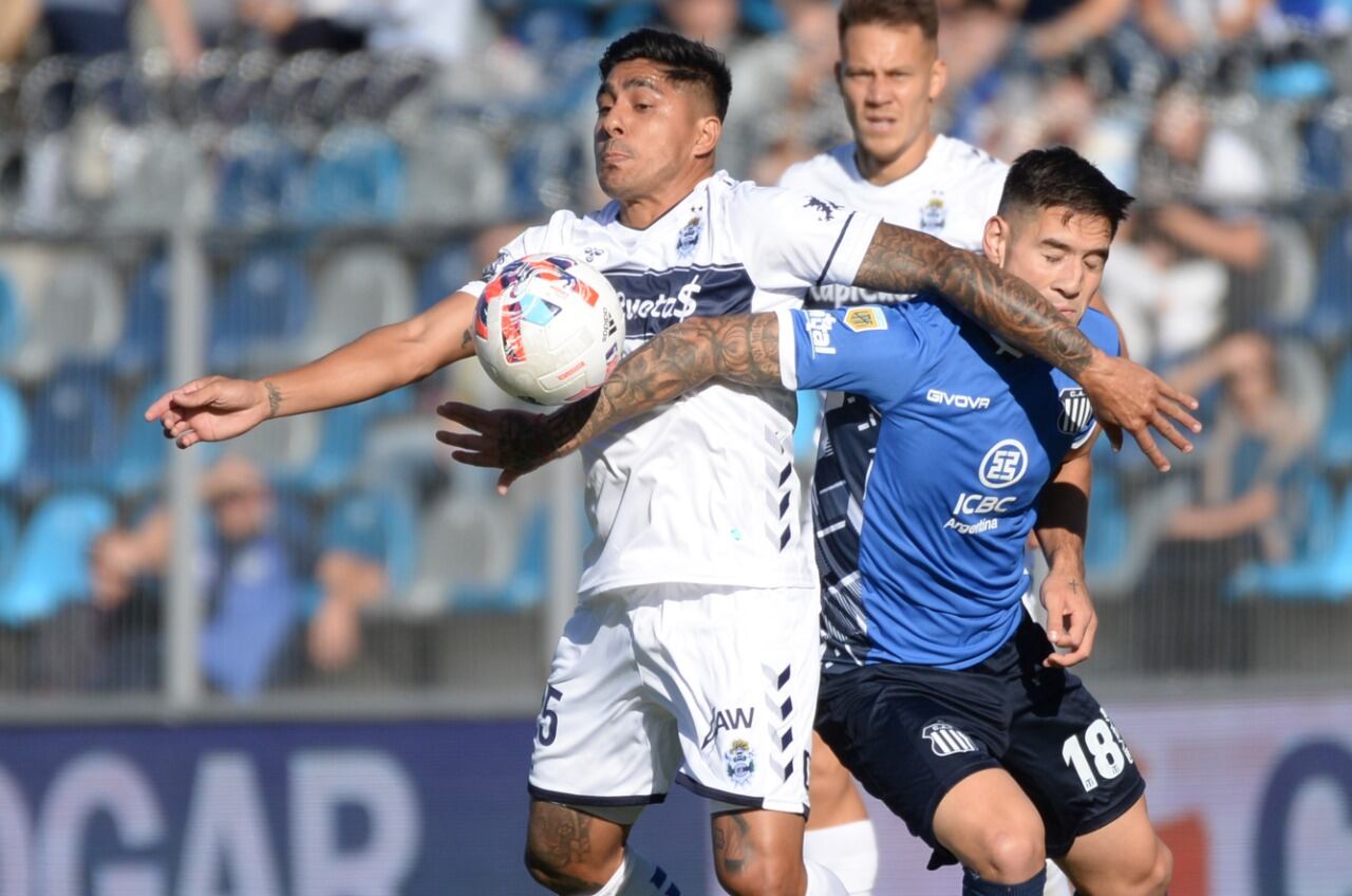 El equipo platense pudo reaccionar en la segunda parte