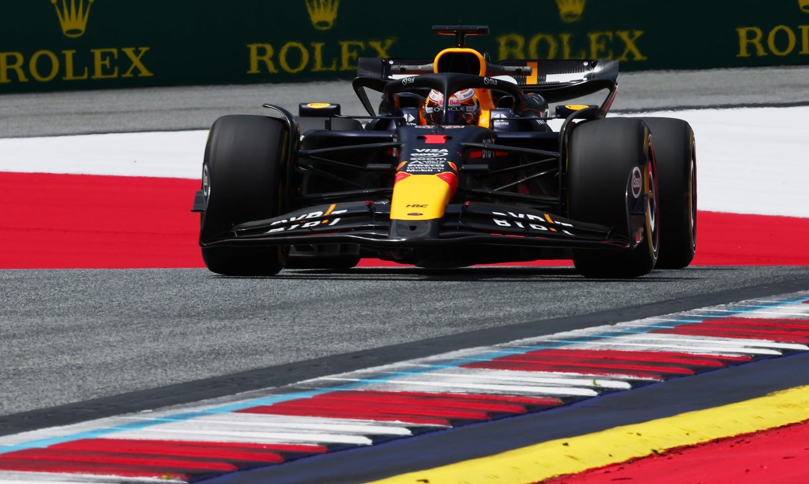 Verstappen volvió a demoler a su rivales