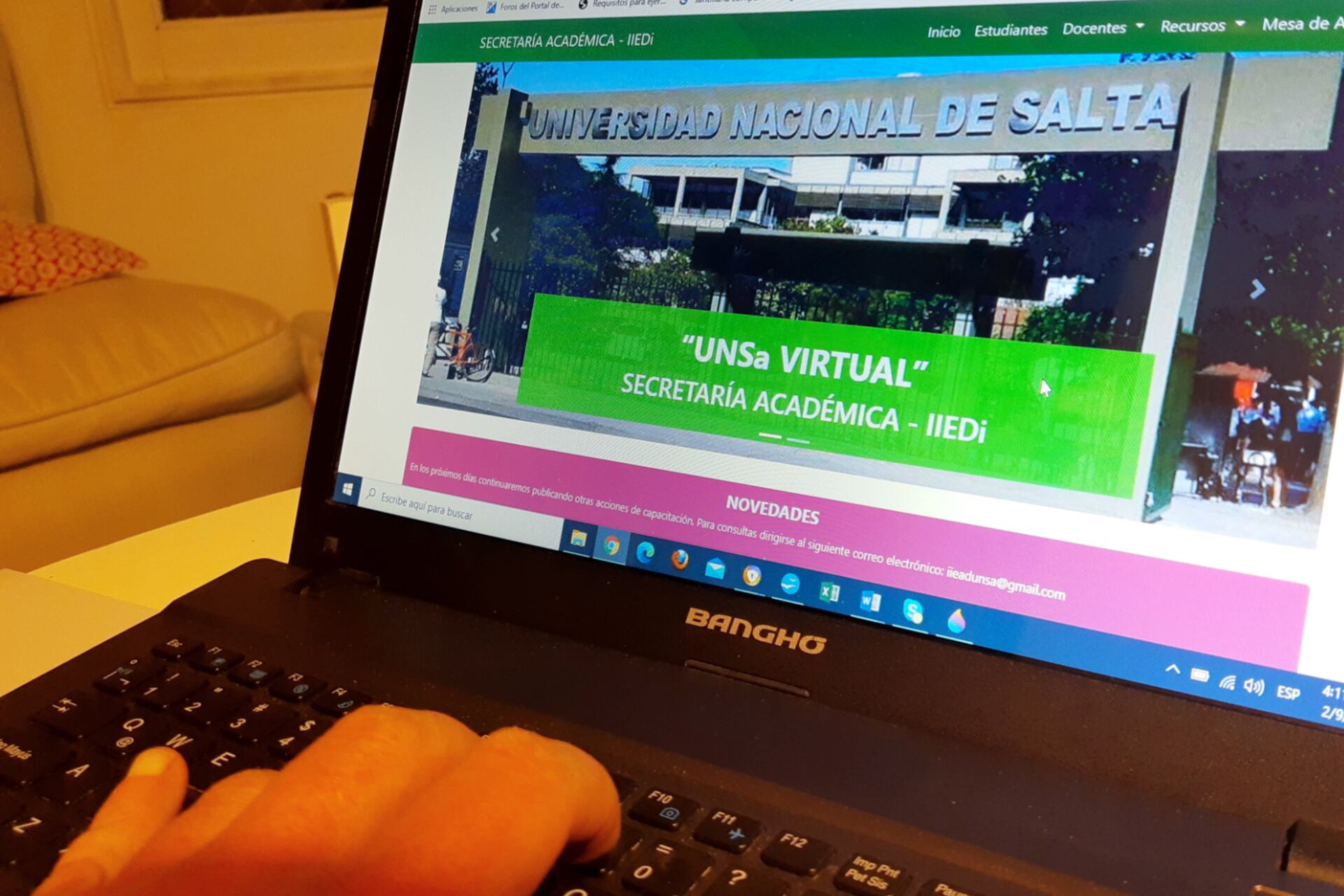 El ministro Matías Cánepa y el rector Víctor Claros