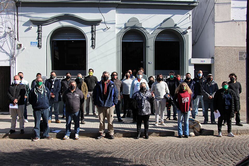 En la sede de Aceiteros, representantes de distintos gremios convocaron a la caravana