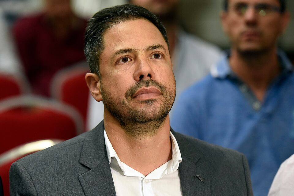 Di Pollina no habla de su relación con los prestamistas.