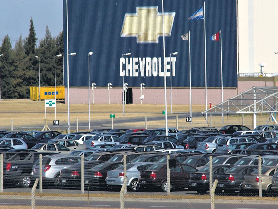 General Motors tenía previsto despedir a 400 personas, pero Smata dice que negoció que fueran 350 suspensiones.
