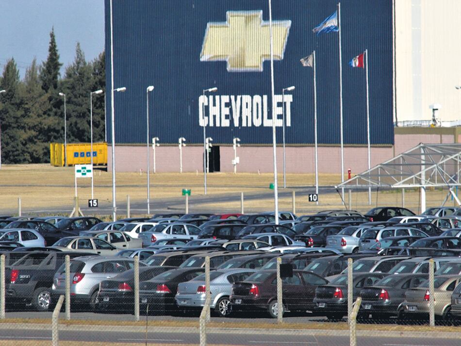 General Motors tenía previsto despedir a 400 personas, pero Smata dice que negoció que fueran 350 suspensiones.