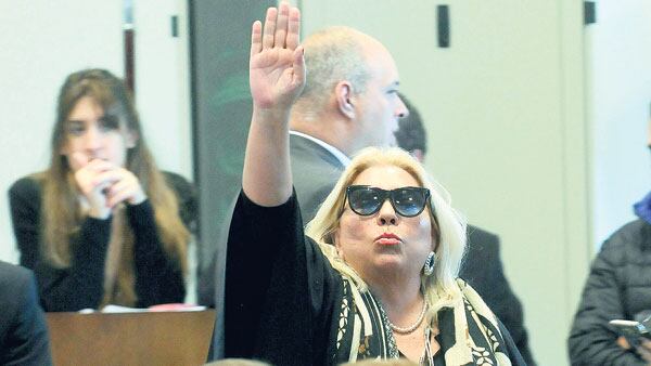 Carrió se reunió con el jefe de Gabinete y parte de su equipo tras regresar el lunes de Estados Unidos.