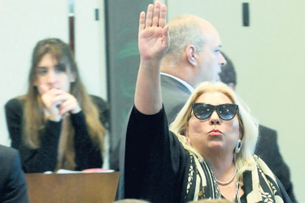 Carrió se reunió con el jefe de Gabinete y parte de su equipo tras regresar el lunes de Estados Unidos.