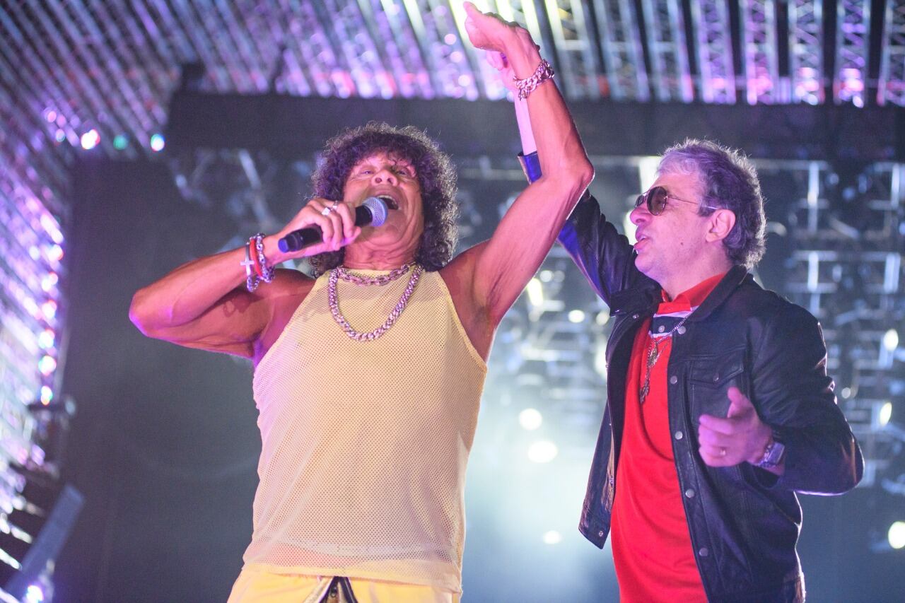 La Mona Jiménez le enseño a Juanse a bailar cuarteto.