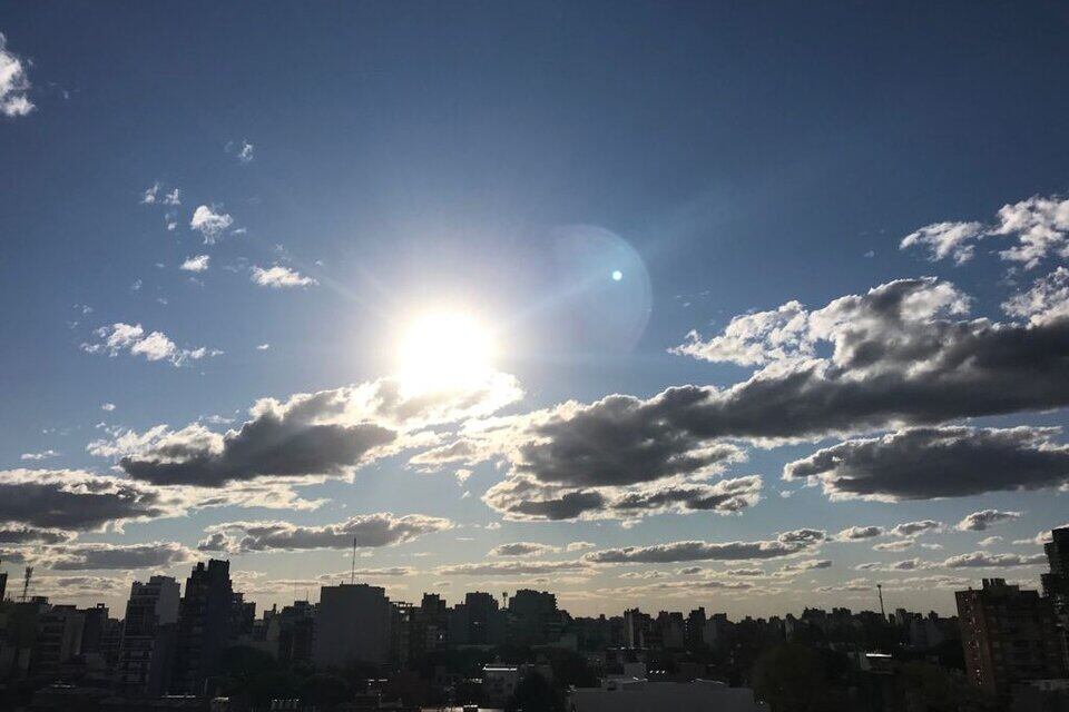 El AMBA tendrá hoy una temperatura estimada de entre 19 y 28 grados , según el SMN.