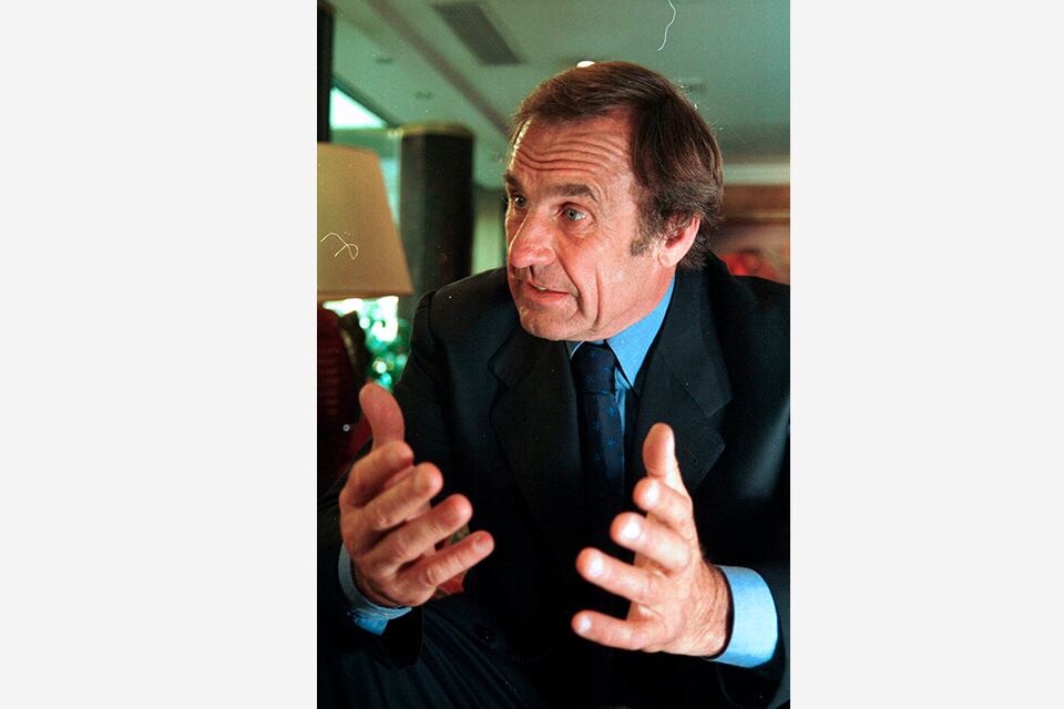 Carlos Reutemann gobernó durante la represión de 2001 y las inundaciones.