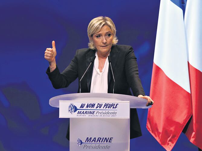 Marine Le Pen va primera en los sondeos pese a que el Frente Nacional es el partido con más causas en los tribunales.