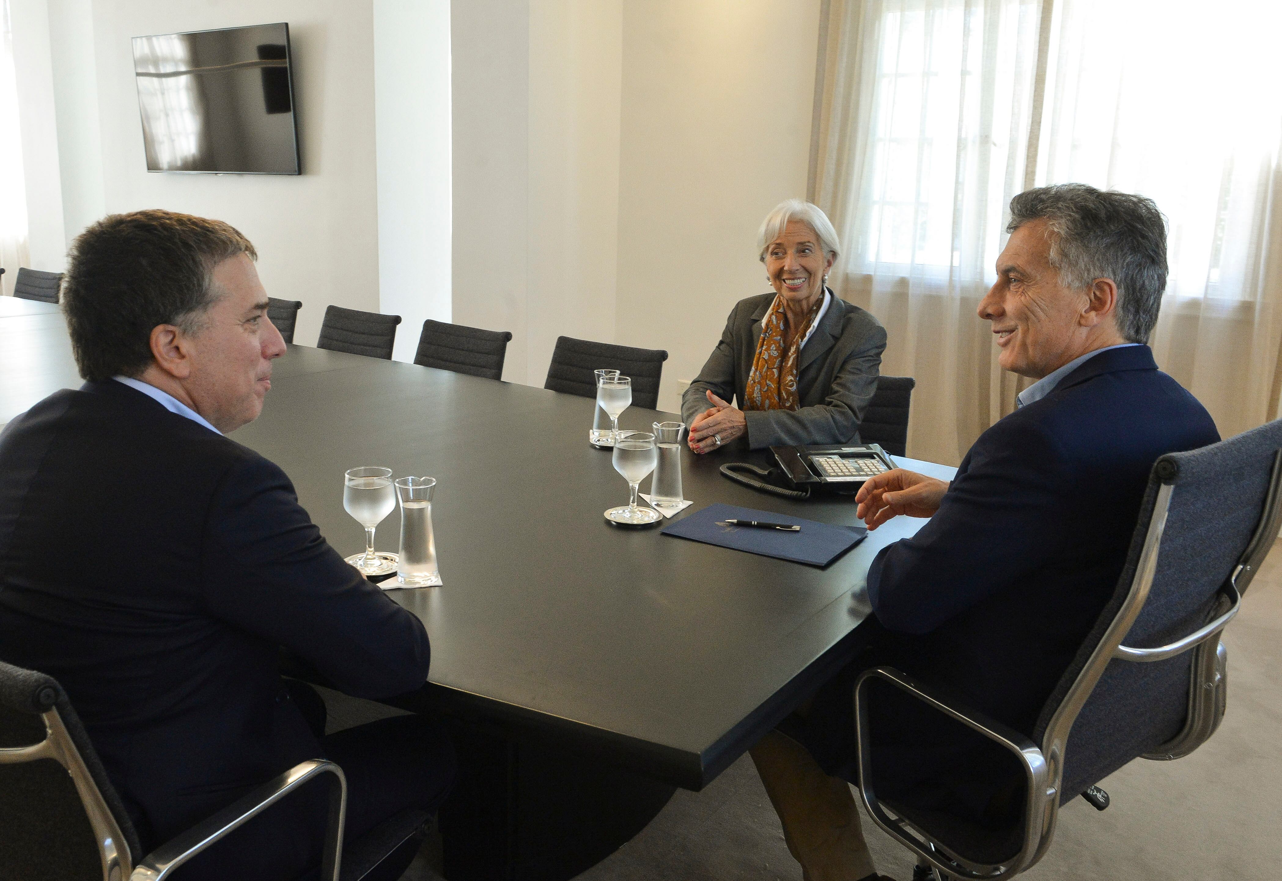 El presidente Mauricio Macri, el ministro de Hacienda, Nicolás Dujovne, y la directora del FMI, Christine Lagarde.