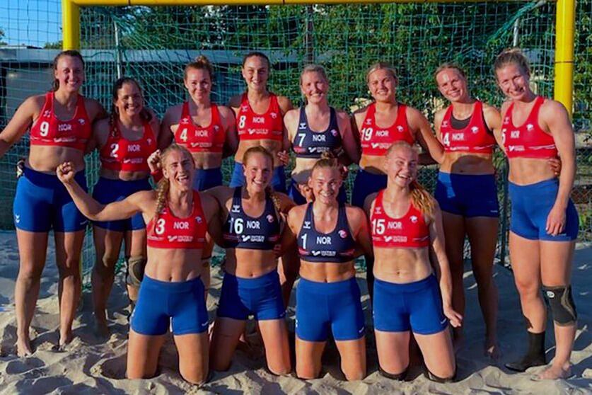 Las jugadoras noruegas de beach handball se rebelaron contra el bikini obligatorio porque sostienen que sexualiza a las deportistas y jugaron con shorts