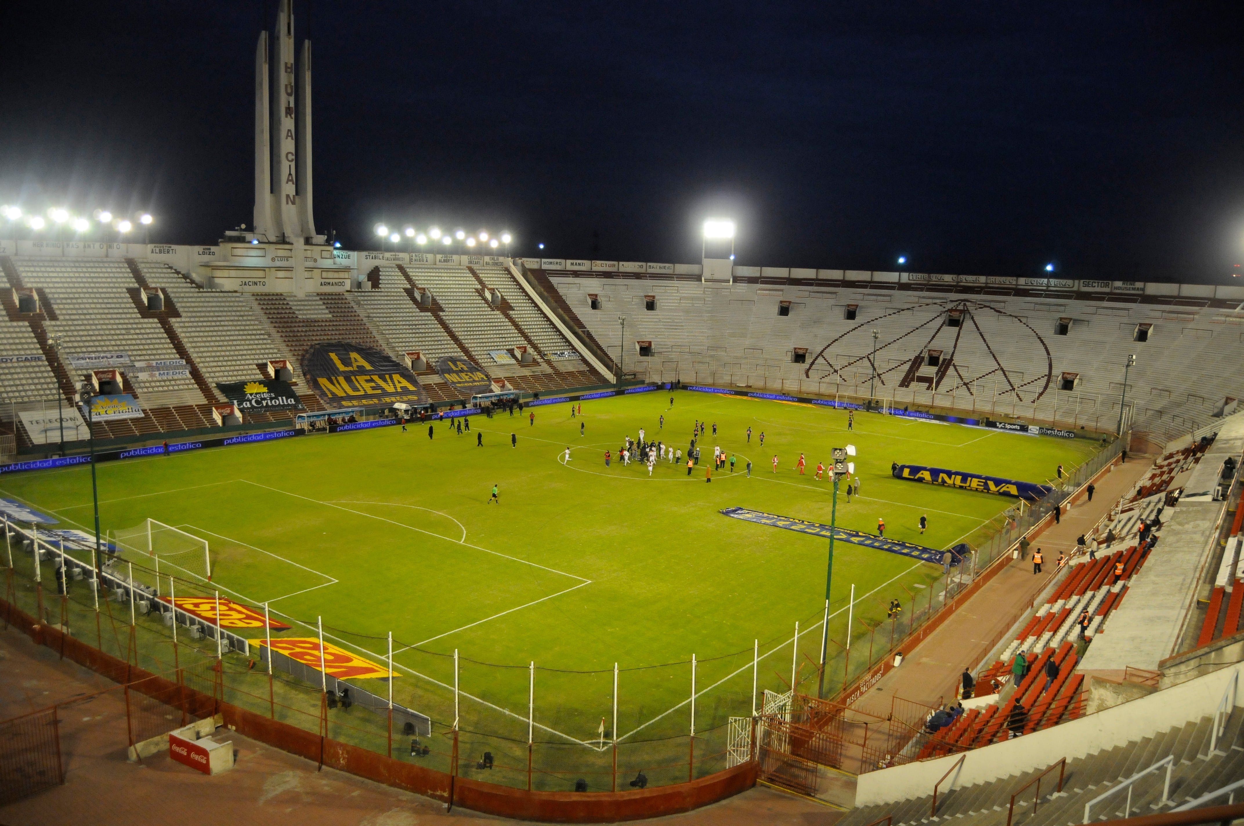 Los partidos de fútbol de primera división se jugarán a puertas cerradas.