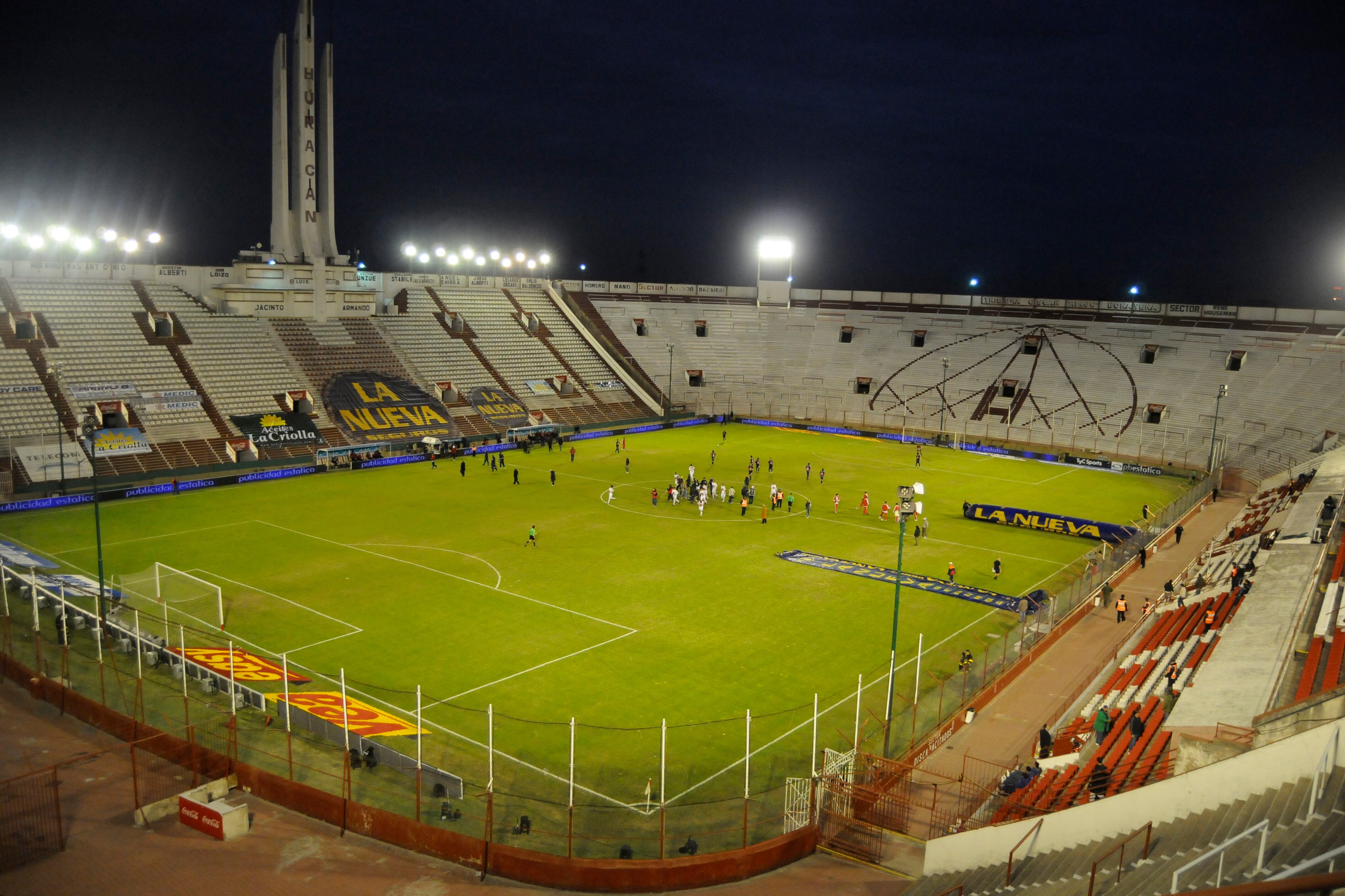 Los partidos de fútbol de primera división se jugarán a puertas cerradas.