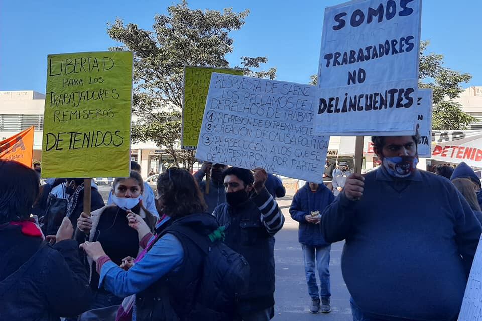 Manifestación de familiares en la Ciudad Judicial de Salta