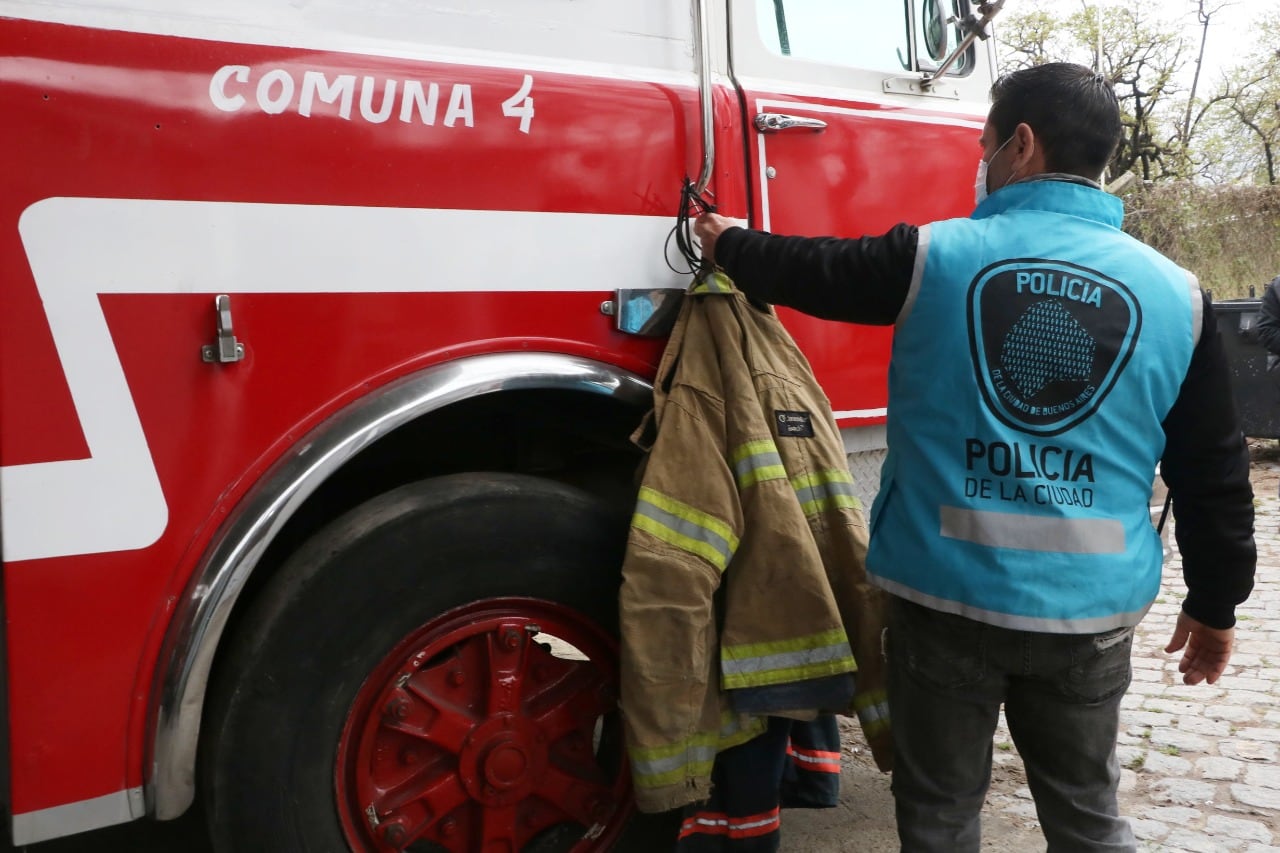 Los denominados "Bomberos Voluntarios Metropolitanos de Barracas" no tenían autorización ni control del gobierno porteño. 
