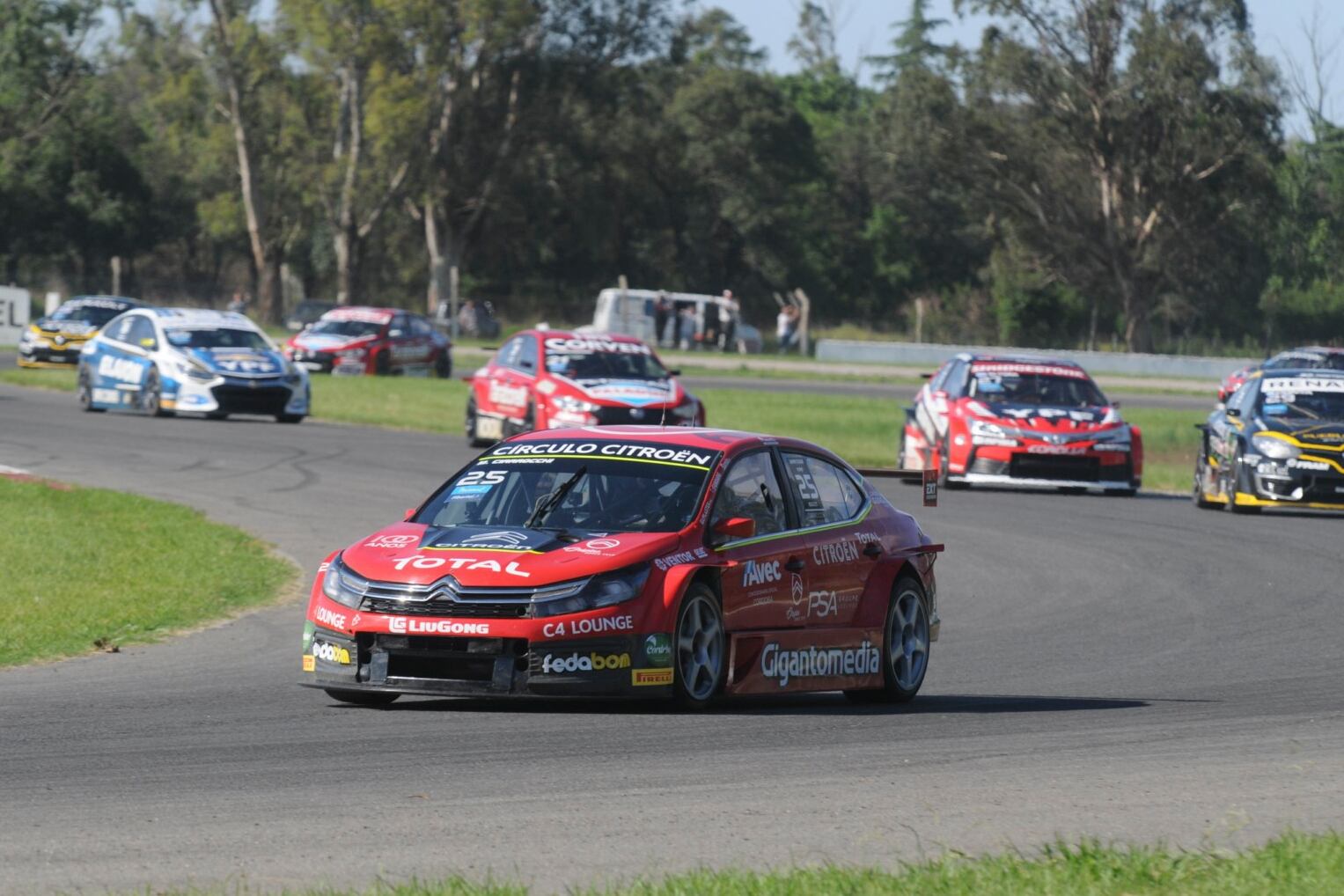 Marcelo Ciarrocchi celebró su primer triunfo en el Súper TC2000.