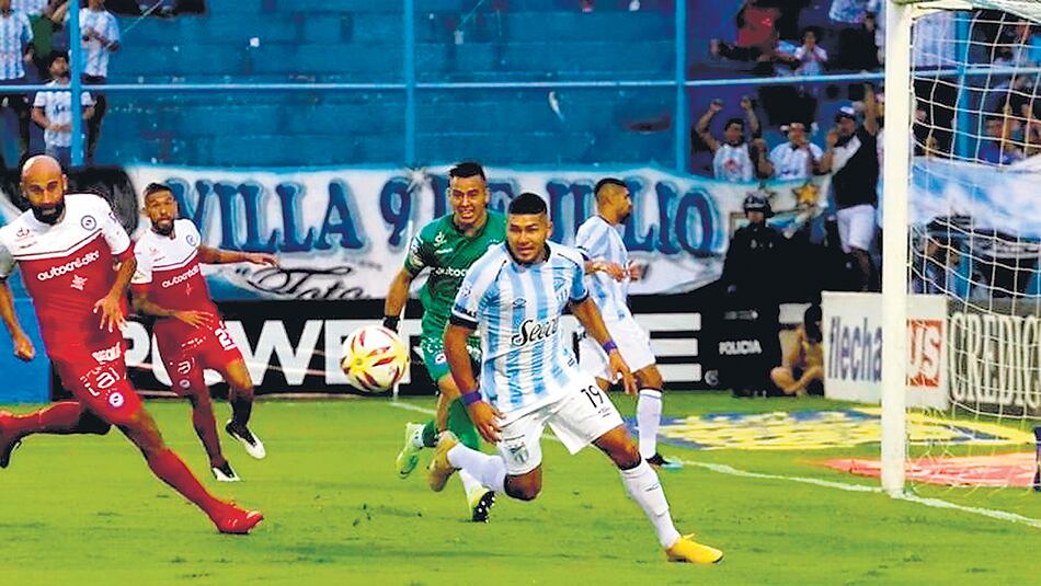 n Atlético Tucumán estuvo cerca del gol varias veces, pero no concretó ninguna.