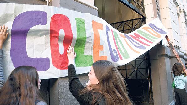 Los alumnos del Buenos Aires se unieron al reclamo de los del Pellegrini.