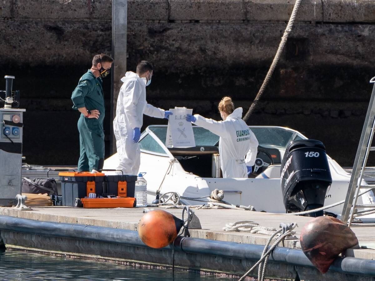 Los investigadores del caso, en Tenerife. 