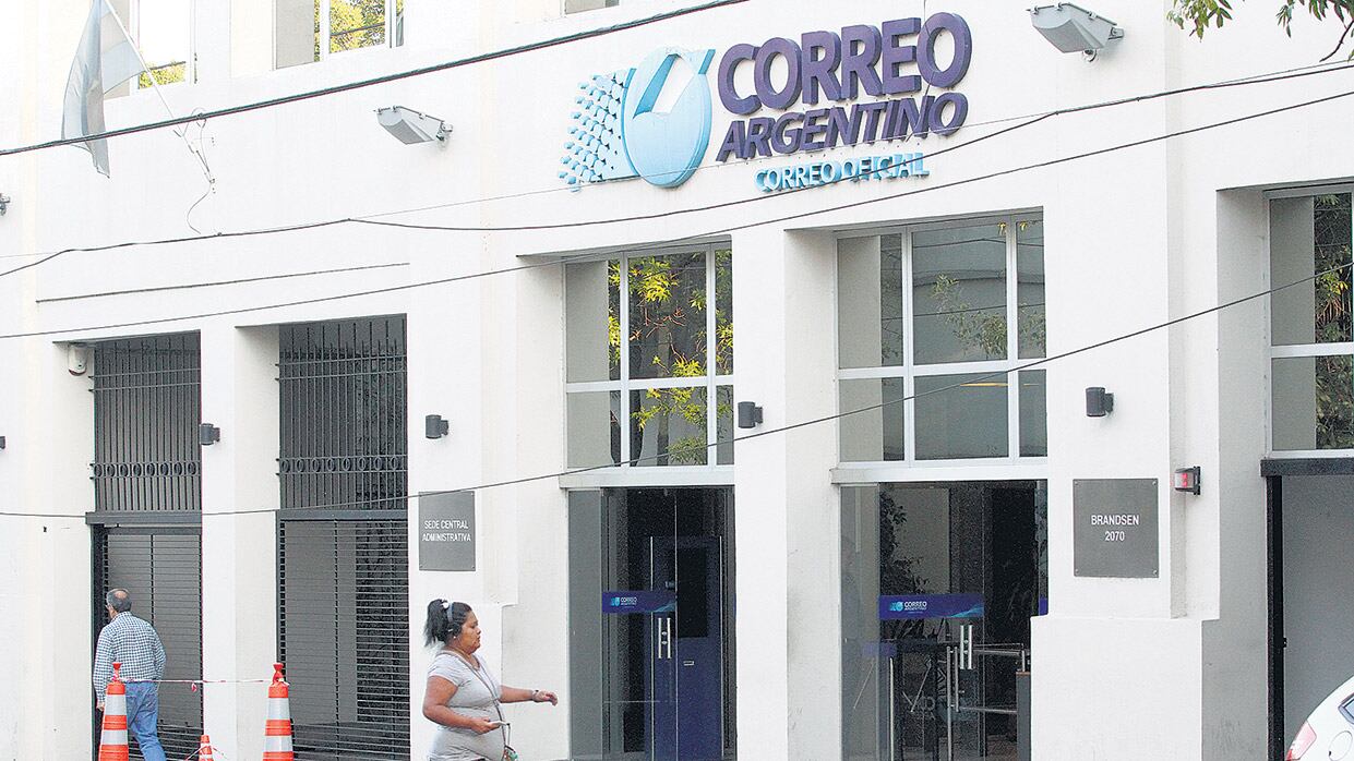 Los cuatro gremios que representan a unos 16 mil trabajadores del Correo Argentino están en estado de alerta.